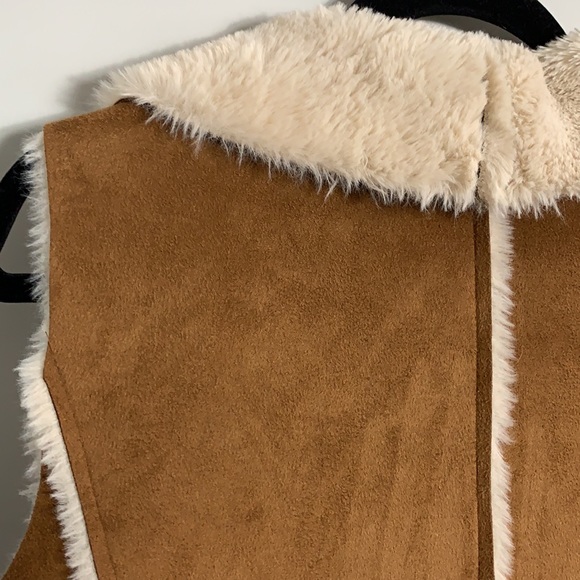 Cupcakes and Cashmere Tash Faux Suede Vest Butterscotch Size Medium - Picture 10 of 12